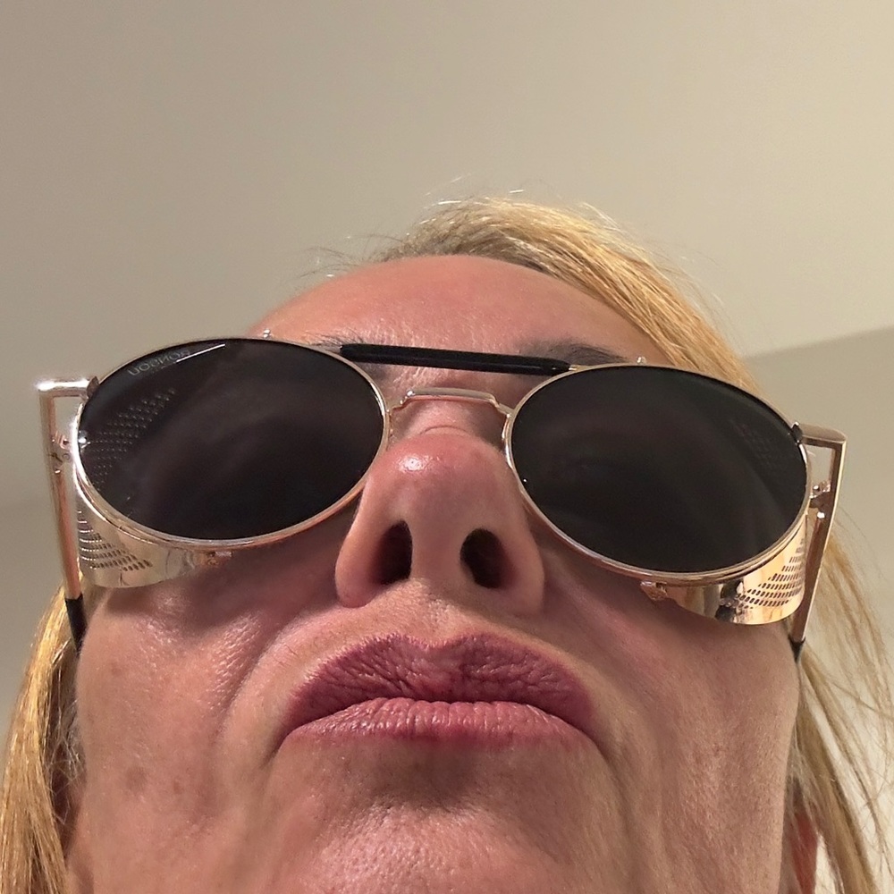 UNISEX Stylish Gold Sunglasses - Picture 3 of 15